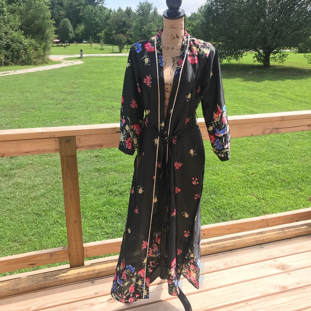 ✨New! Black Floral Print Bubble Sleeve Kimono⭐️5⭐️ - Picture 5 of 6